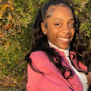 Meet your Posher, Adrianna